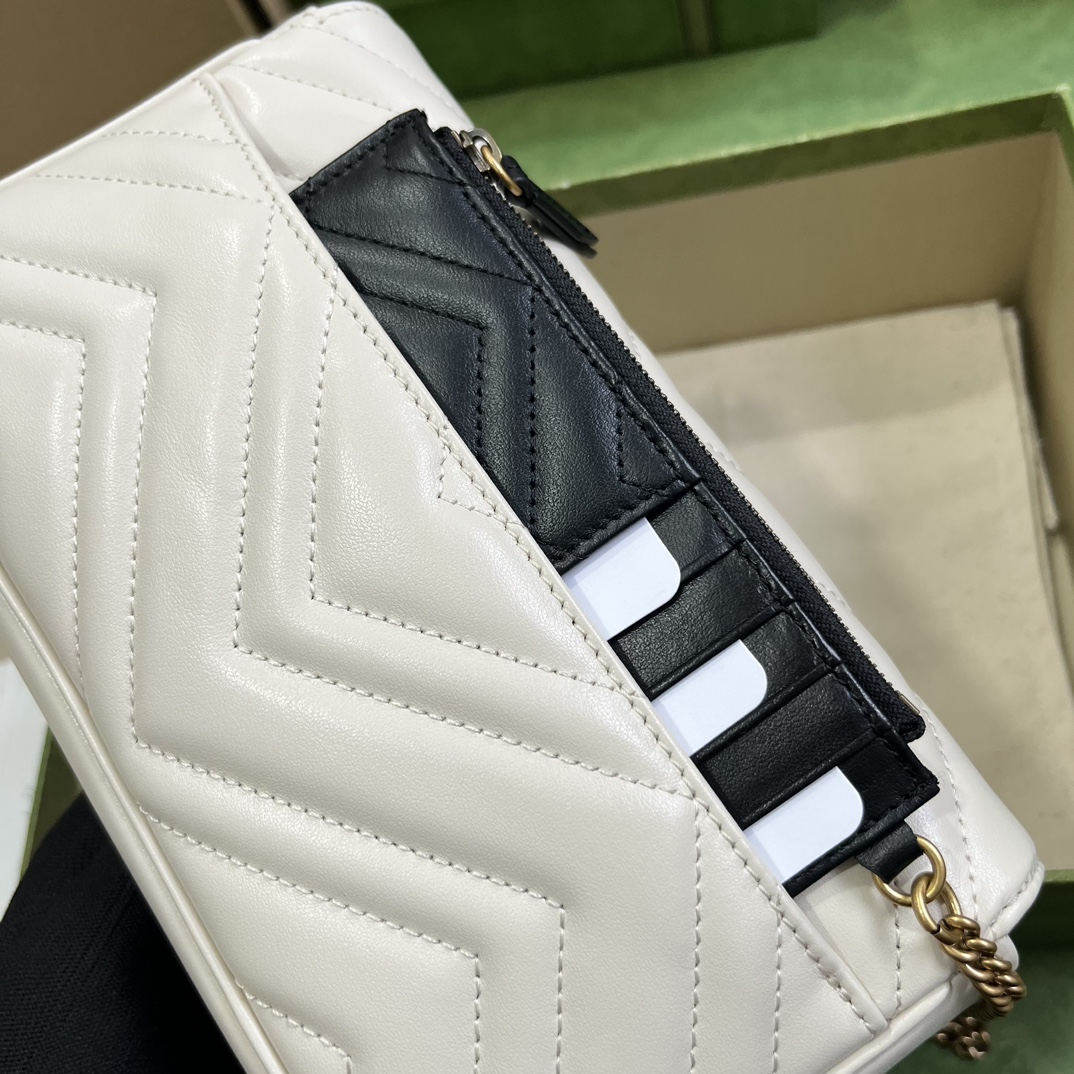 Gucci GG Marmont系列饰卡包迷你链条钱包 双G配件设计在品牌现代风格中注入传统精髓
