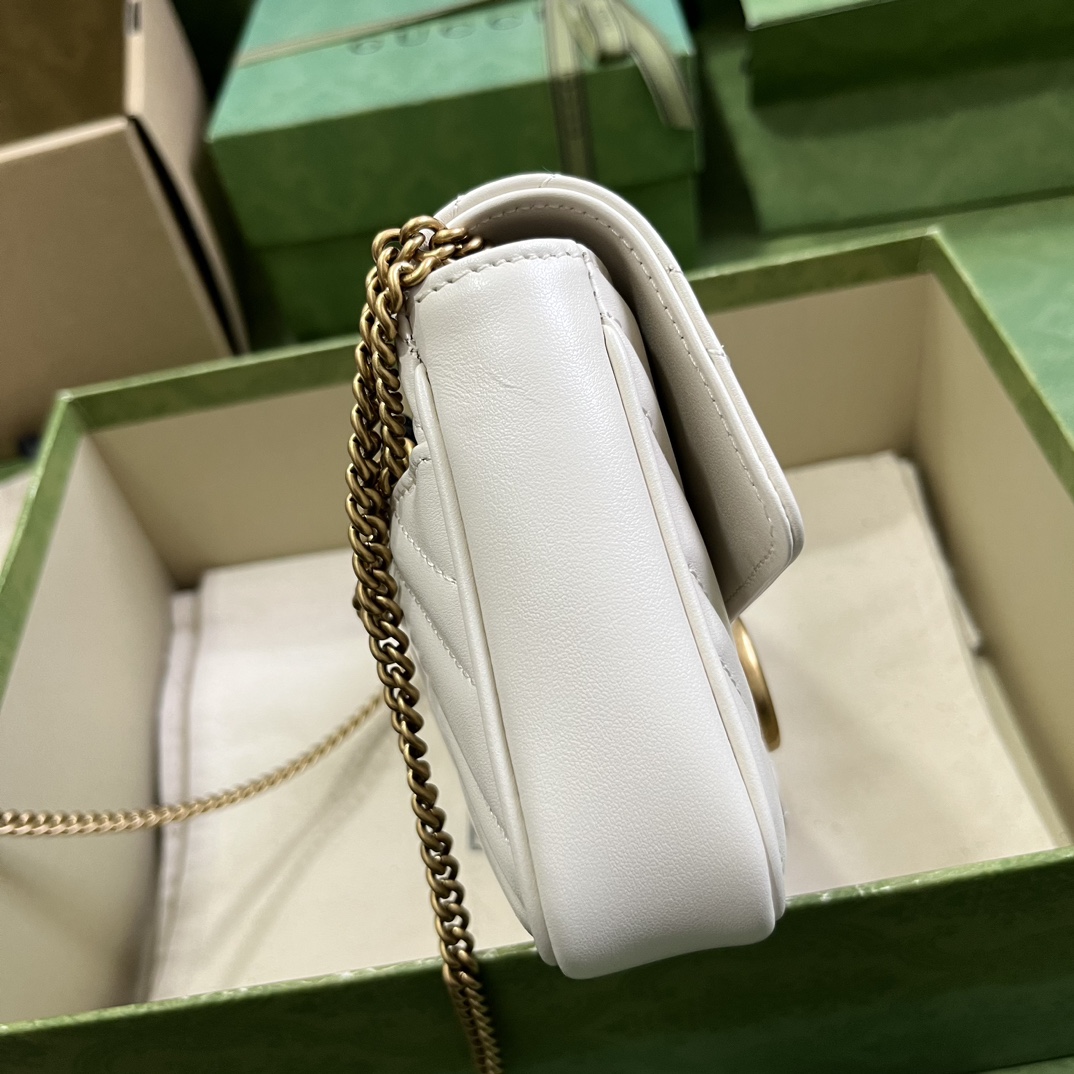 Gucci GG Marmont系列饰卡包迷你链条钱包 双G配件设计在品牌现代风格中注入传统精髓