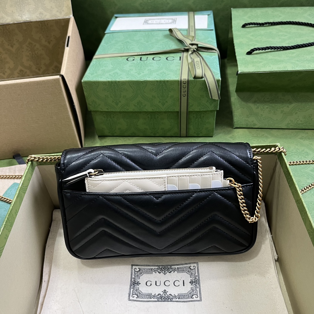 Gucci GG Marmont系列饰卡包迷你链条钱包 双G配件设计在品牌现代风格中注入传统精髓