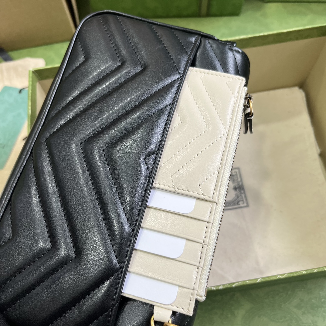 Gucci GG Marmont系列饰卡包迷你链条钱包 双G配件设计在品牌现代风格中注入传统精髓