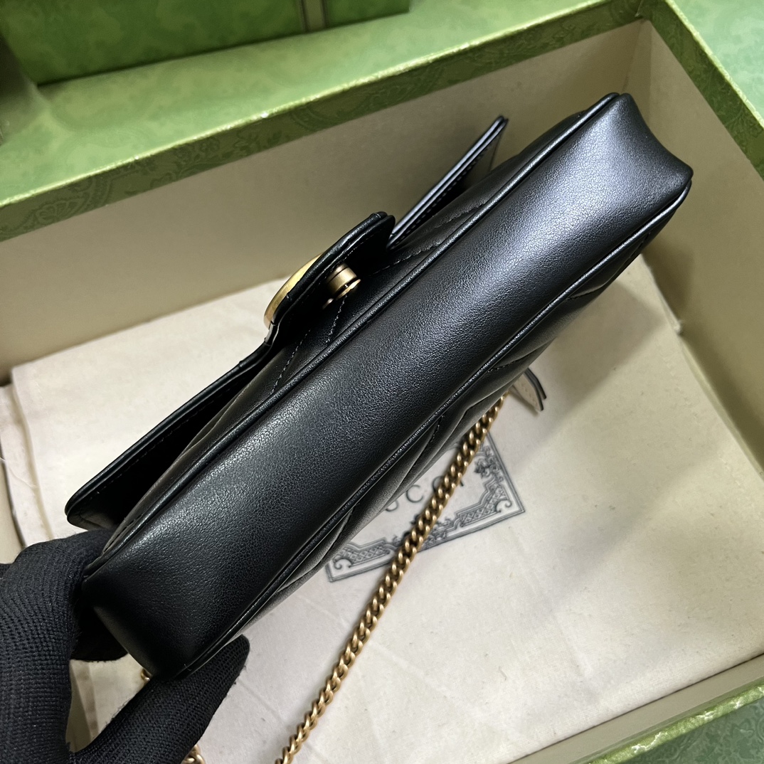 Gucci GG Marmont系列饰卡包迷你链条钱包 双G配件设计在品牌现代风格中注入传统精髓