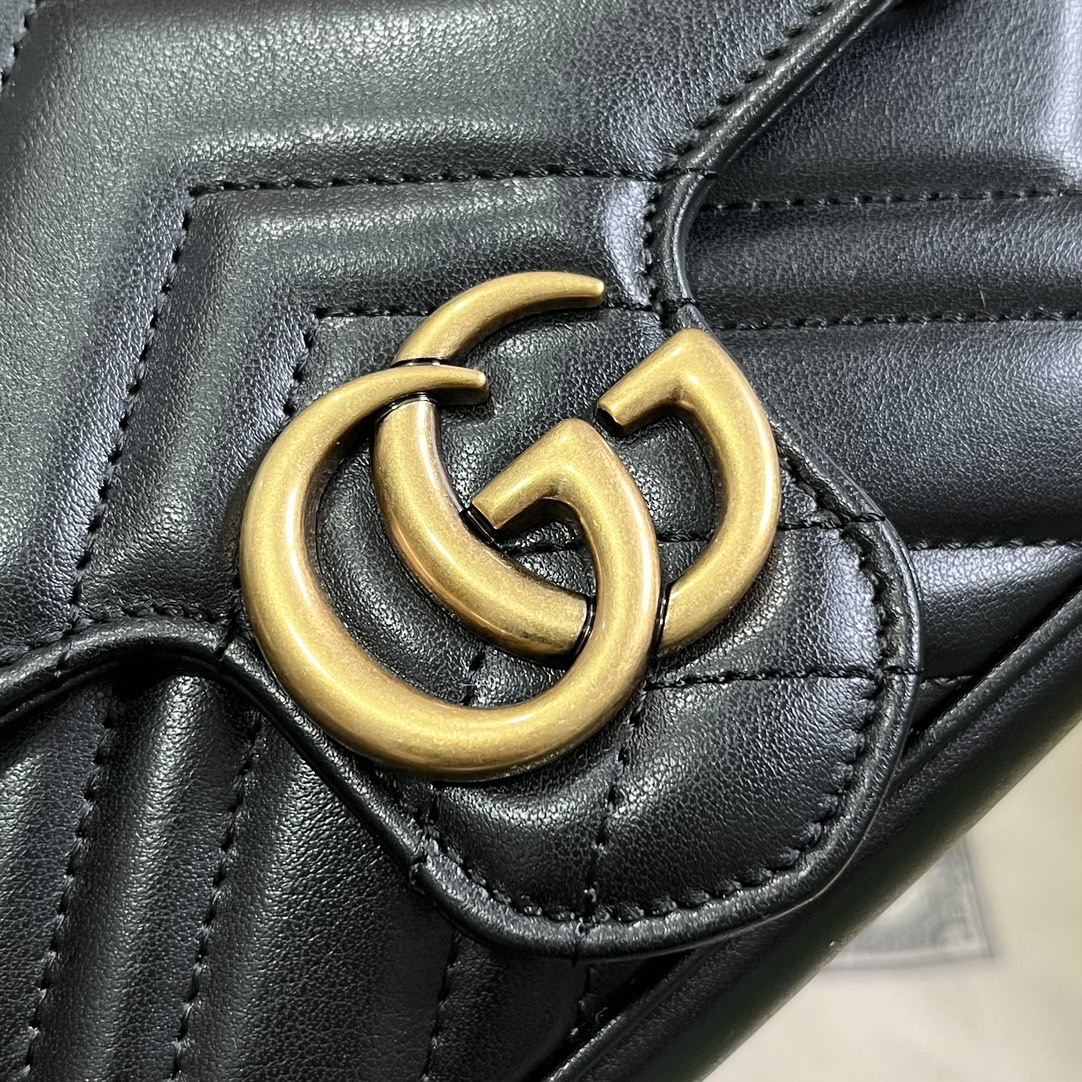 Gucci GG Marmont系列饰卡包迷你链条钱包 双G配件设计在品牌现代风格中注入传统精髓