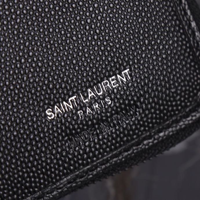 Luxurious Black Leather YSL Belt Bag with Gold Metallic Link Detail - 图片 9