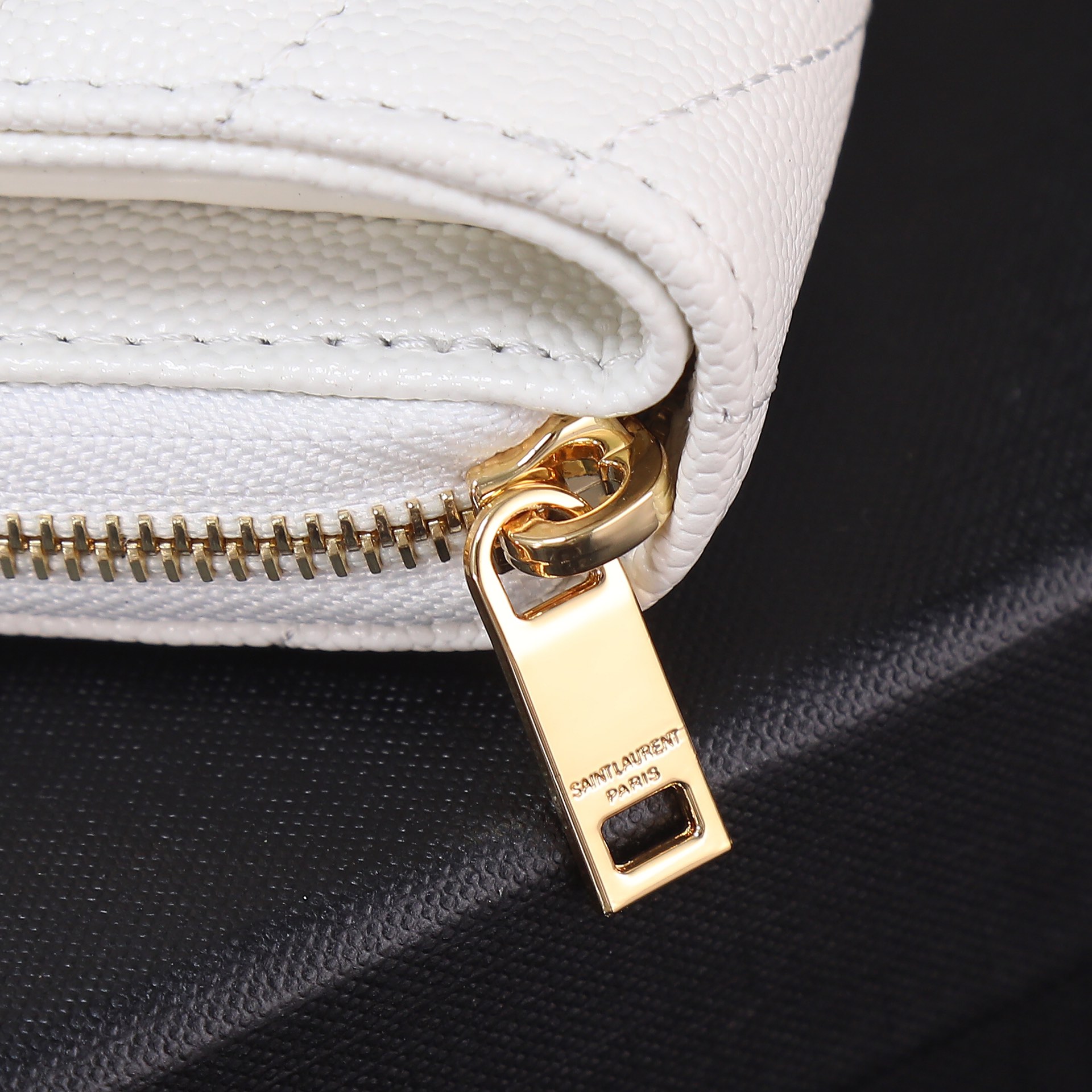 Luxury YSL Leather SLP Short Round Zipper Wallet with Gold Link Detail - 图片 6