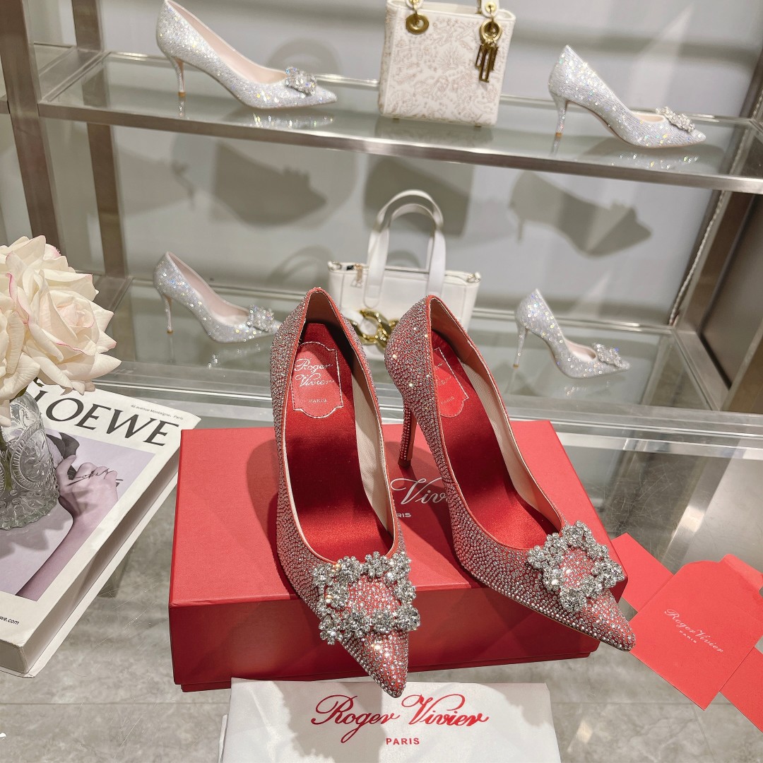 Roger Vivier: Empowering Women with Glamorous Flower Strass High Heels - 图片 3