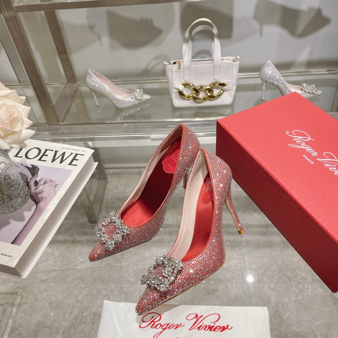 Roger Vivier: Empowering Women with Glamorous Flower Strass High Heels - 图片 4