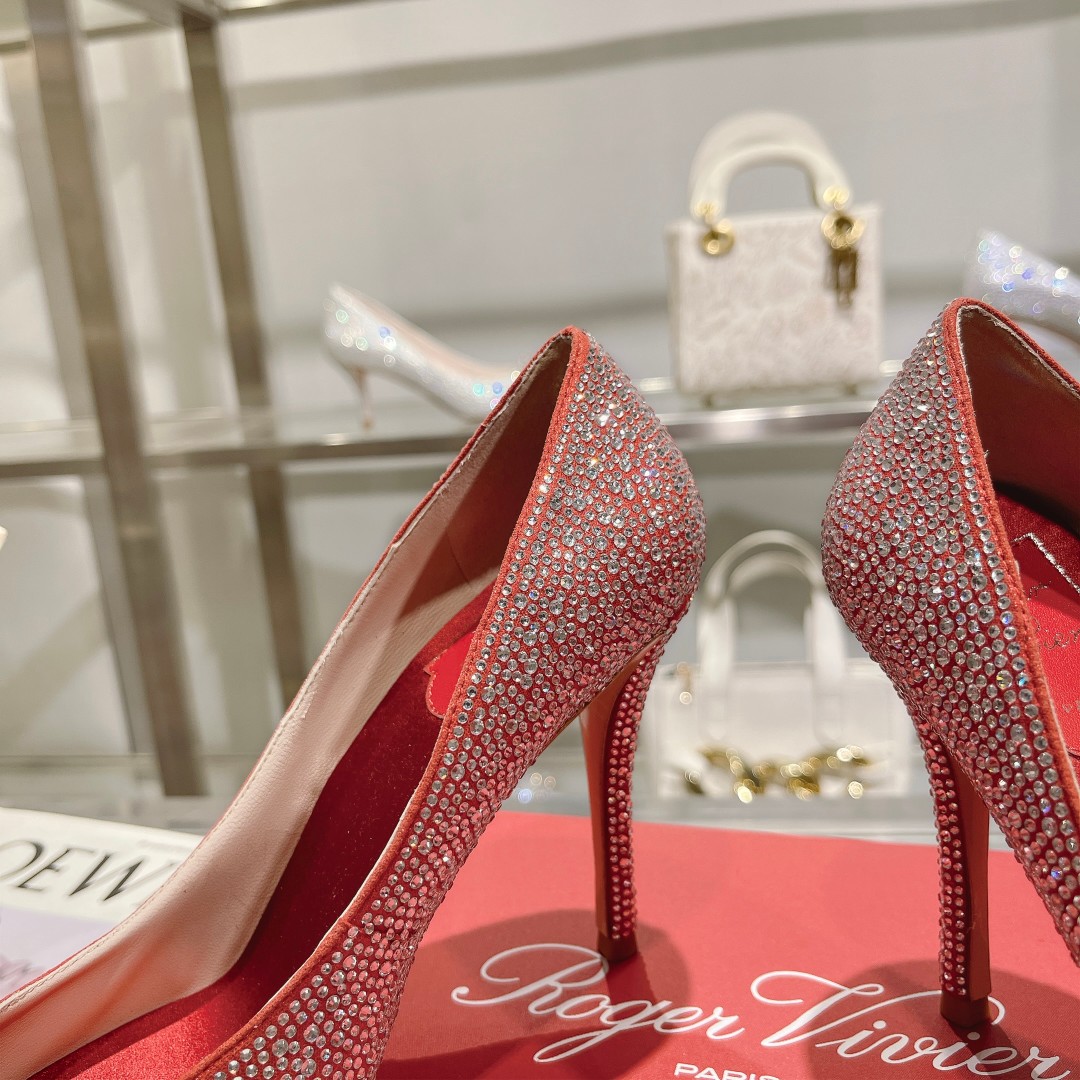 Roger Vivier: Empowering Women with Glamorous Flower Strass High Heels - 图片 8