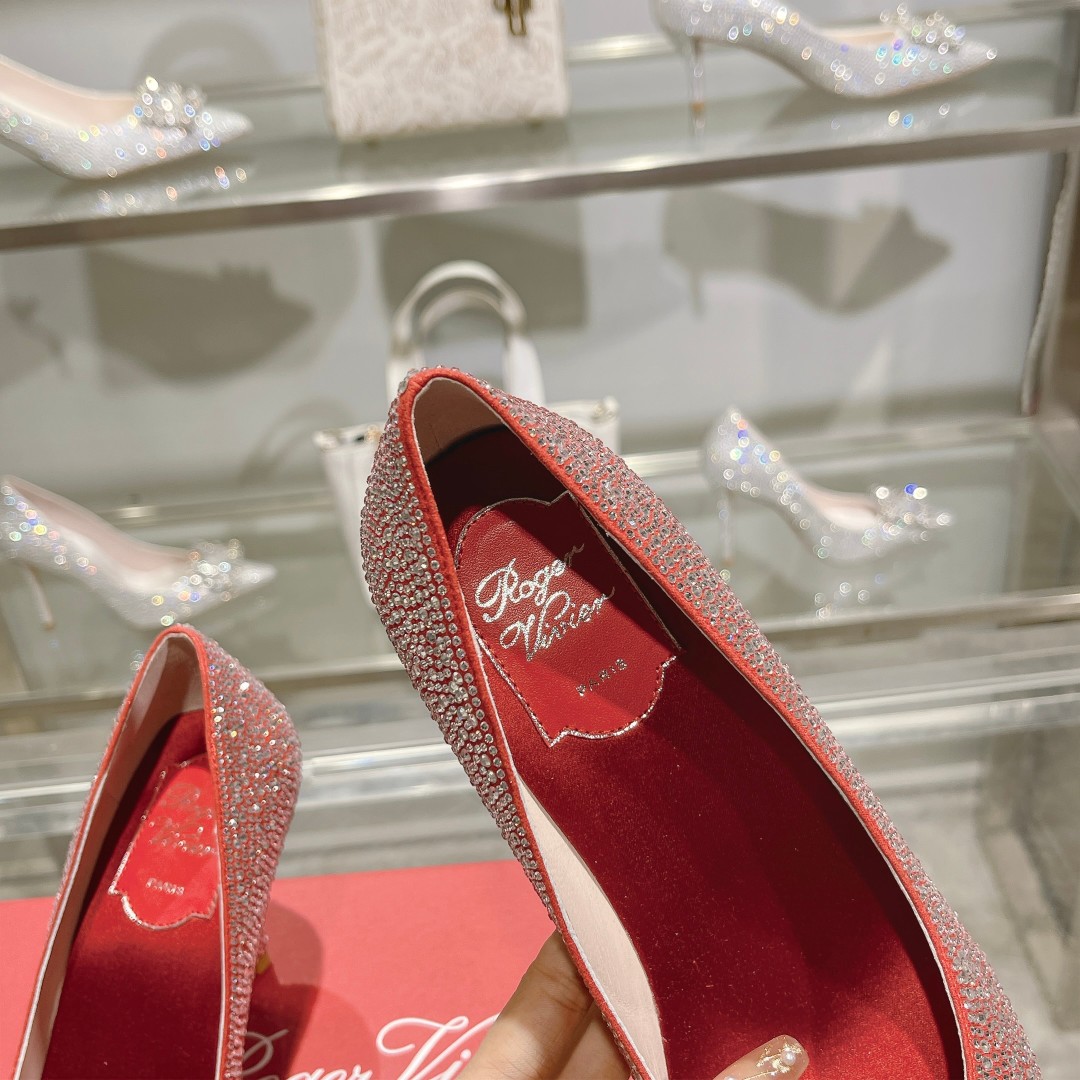 Roger Vivier’s Empowering Women: Flower Strass High Heels in Napa Leather - 图片 8