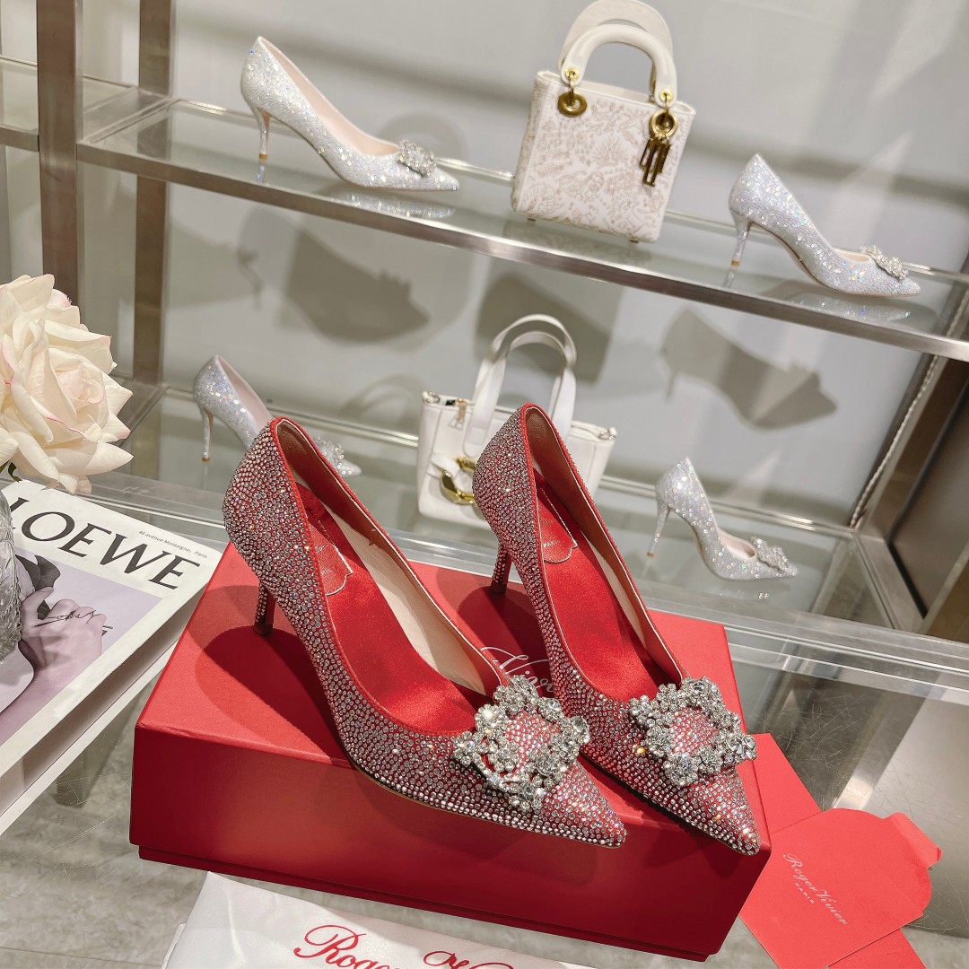 Roger Vivier: Empowering Women with Glamorous Flower Strass High Heels - 图片 3