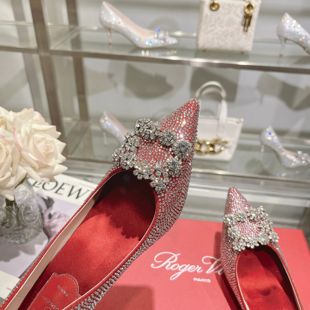 Roger Vivier: Empowering Women with Glamorous Flower Strass High Heels - 图片 6