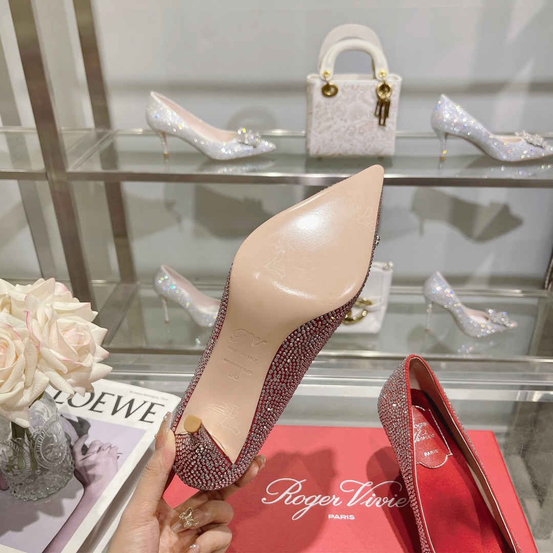 Roger Vivier: Empowering Women with Glamorous Flower Strass High Heels - 图片 9