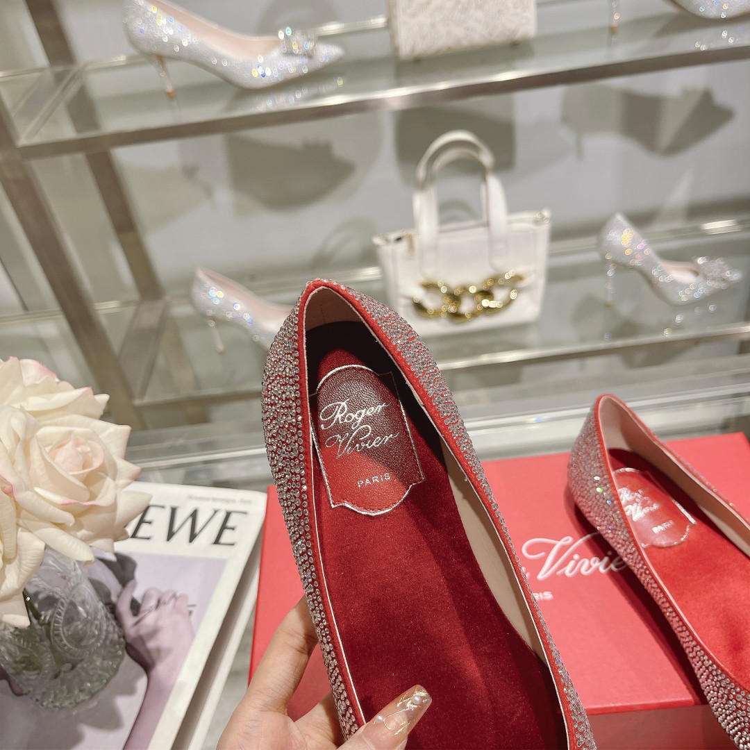 Roger Vivier: Empowering Women with Glamorous Flower Strass High Heels - 图片 8