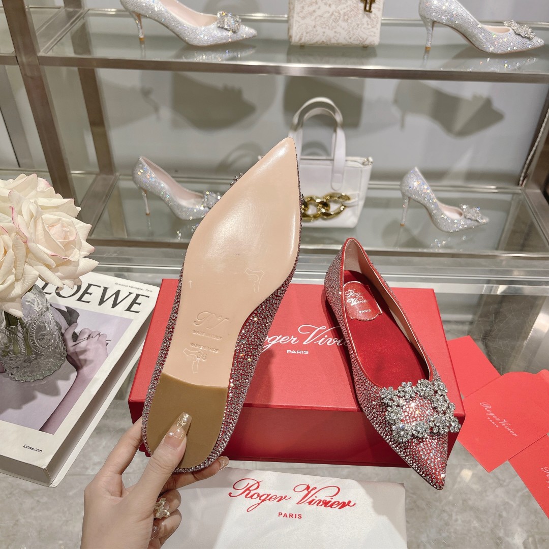 Roger Vivier: Empowering Women with Glamorous Flower Strass High Heels - 图片 9