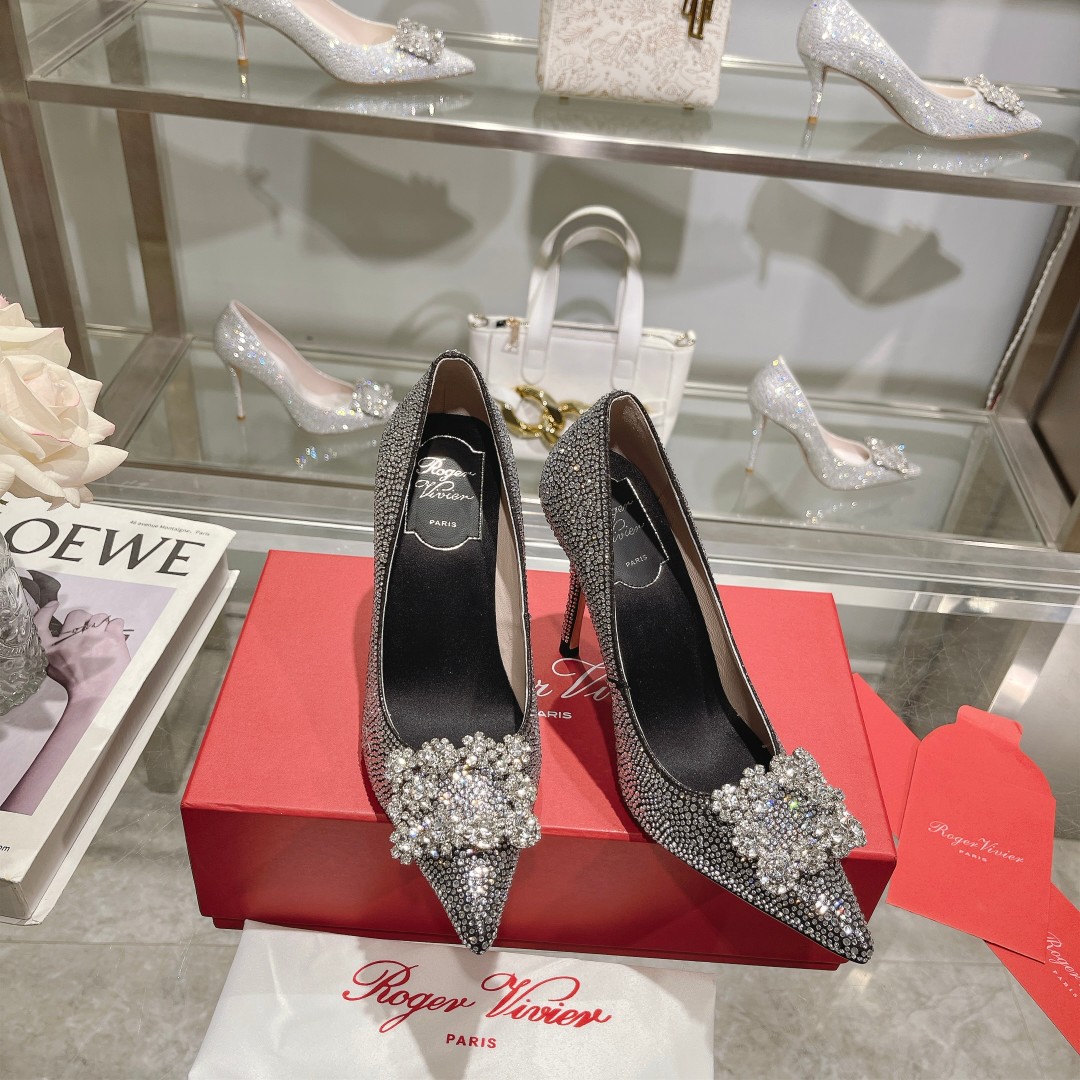 Roger Vivier: Empowering Women with Glamorous Flower Strass High Heels - 图片 2