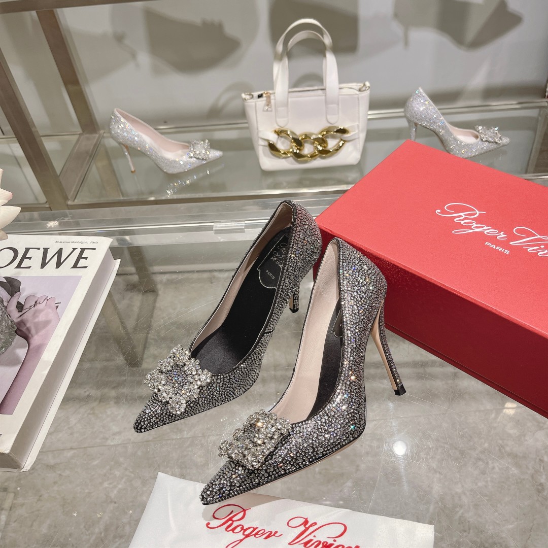 Roger Vivier: Empowering Women with Glamorous Flower Strass High Heels - 图片 5