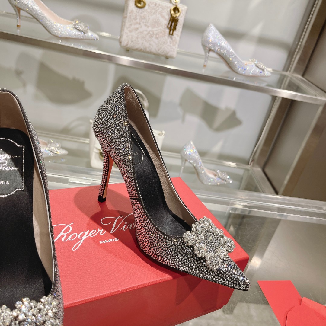 Roger Vivier: Empowering Women with Glamorous Flower Strass High Heels - 图片 6