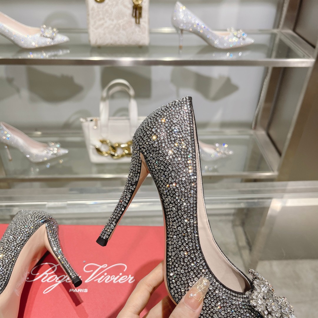 Roger Vivier: Empowering Women with Glamorous Flower Strass High Heels - 图片 7