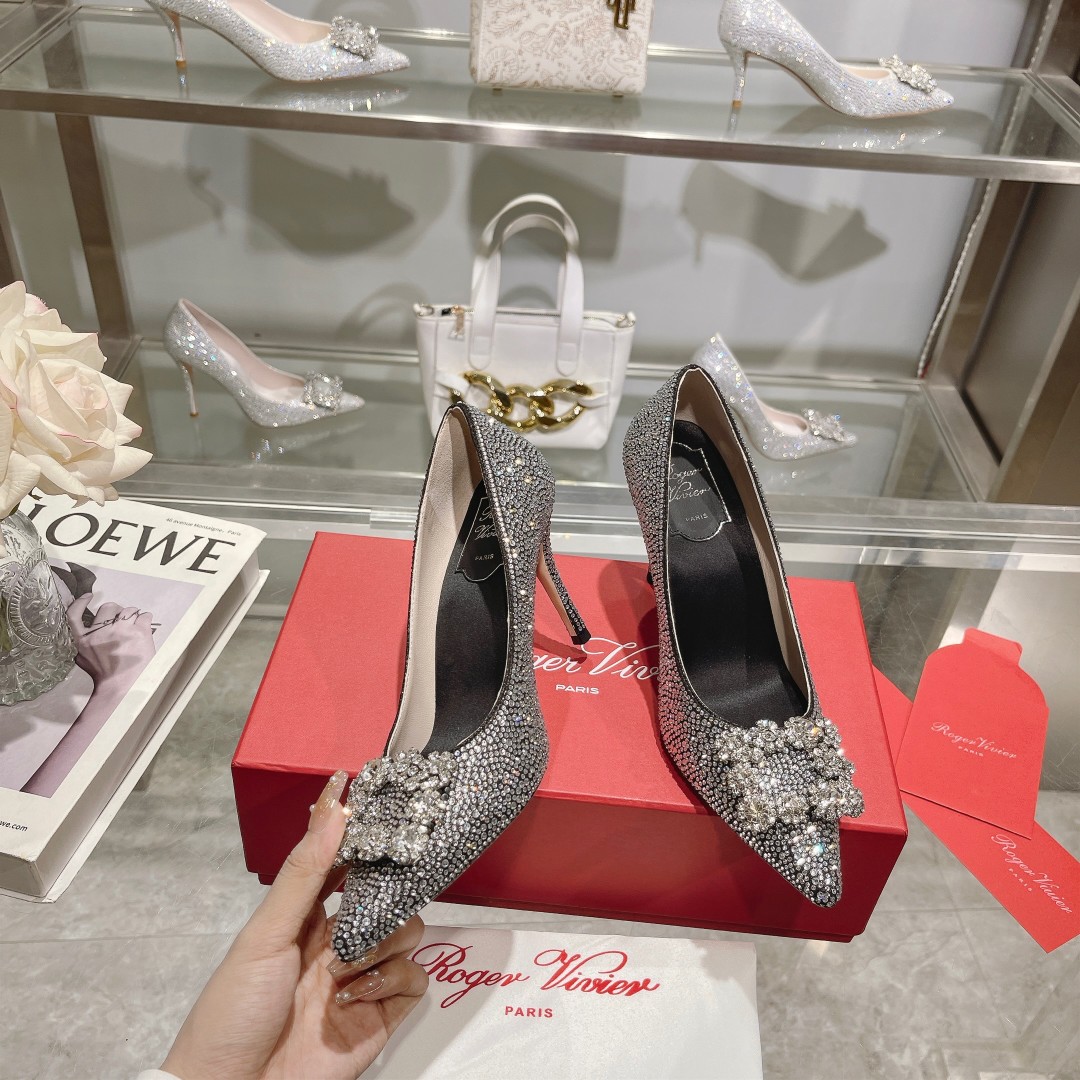 Roger Vivier’s Empowering High Heels for Exceptional Women: Glamorous, Dazzling, and Versatile - 图片 2