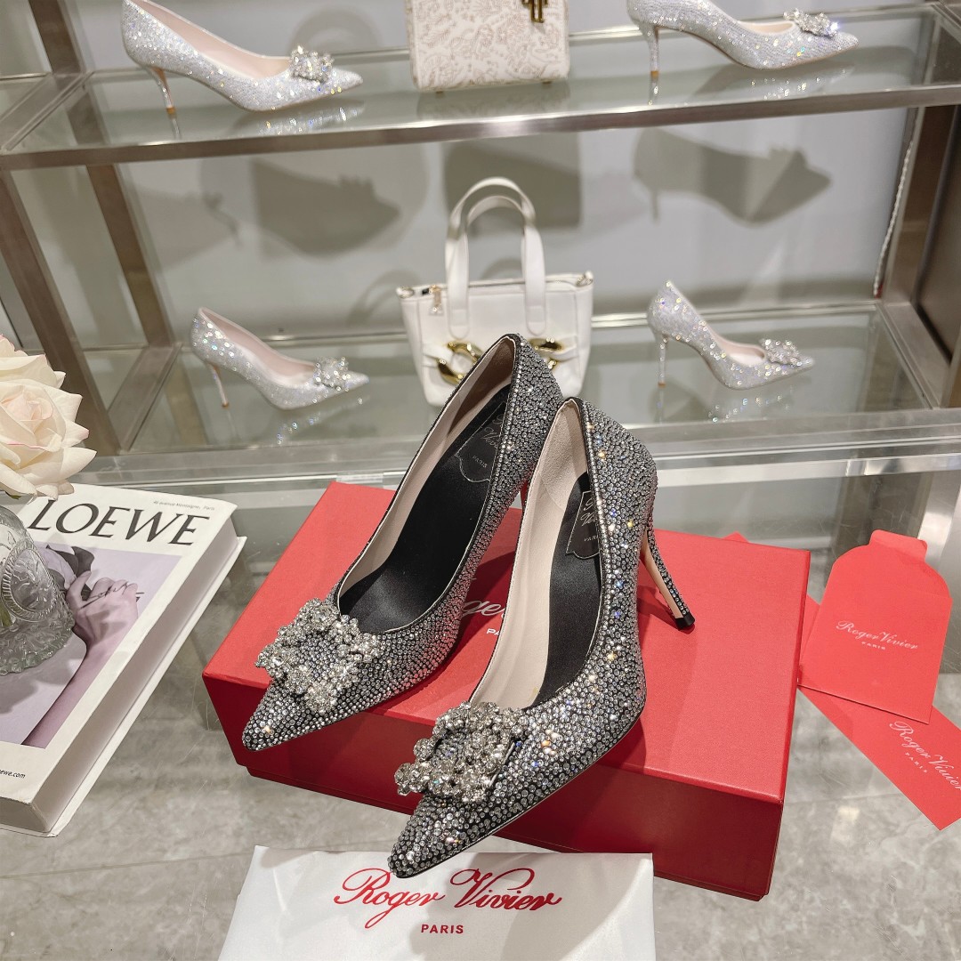 Roger Vivier’s Empowering High Heels for Exceptional Women: Glamorous, Dazzling, and Versatile - 图片 4