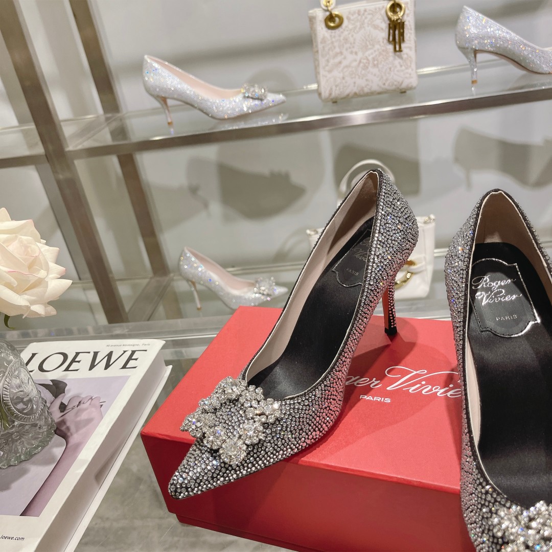 Roger Vivier’s Empowering High Heels for Exceptional Women: Glamorous, Dazzling, and Versatile - 图片 6