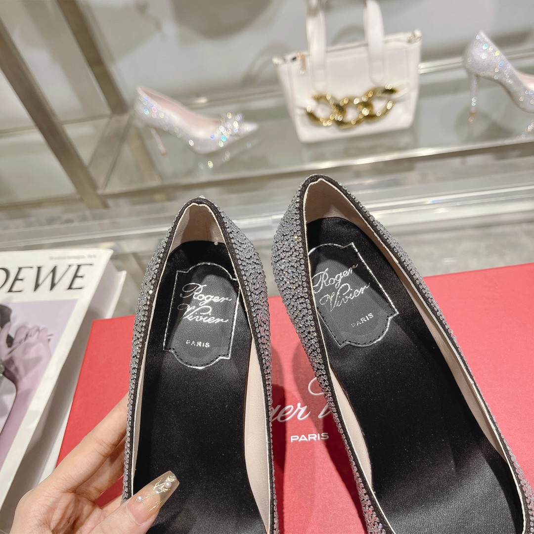 Roger Vivier’s Empowering High Heels for Exceptional Women: Glamorous, Dazzling, and Versatile - 图片 7
