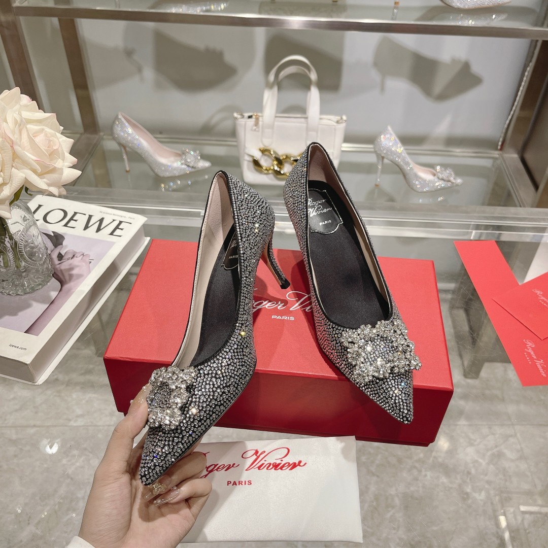 Roger Vivier: Empowering Women with Glamorous Flower Strass High Heels - 图片 2