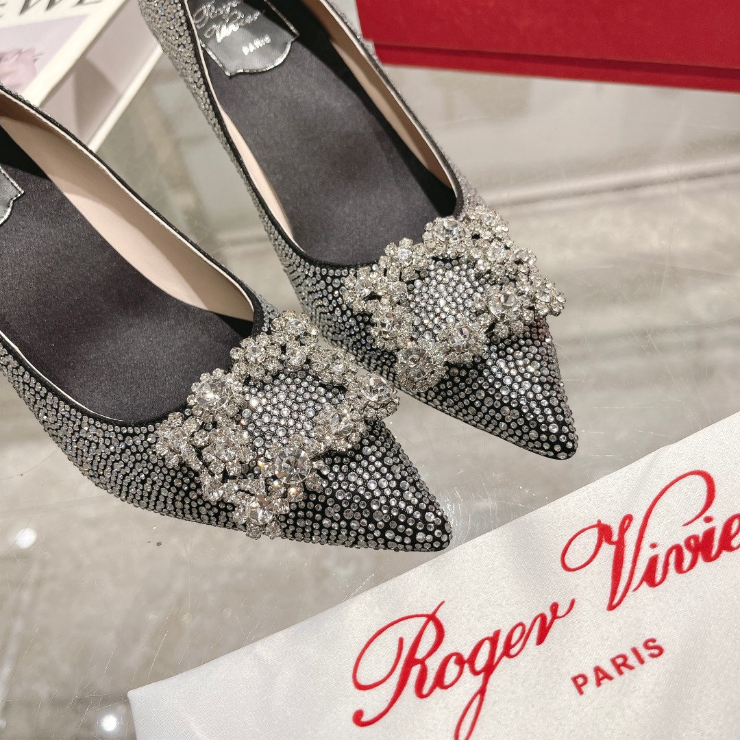 Roger Vivier: Empowering Women with Glamorous Flower Strass High Heels - 图片 7