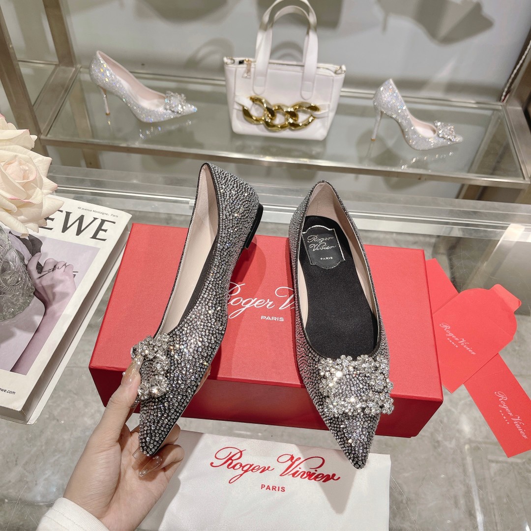 Roger Vivier’s Iconic Flower Strass High Heels: Power and Glamour for Women. - 图片 2