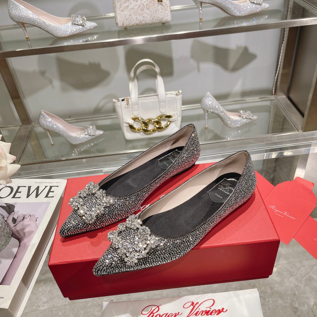 Roger Vivier’s Iconic Flower Strass High Heels: Power and Glamour for Women. - 图片 4