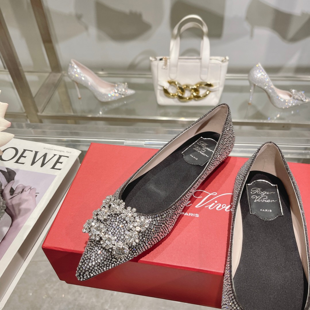 Roger Vivier’s Iconic Flower Strass High Heels: Power and Glamour for Women. - 图片 6