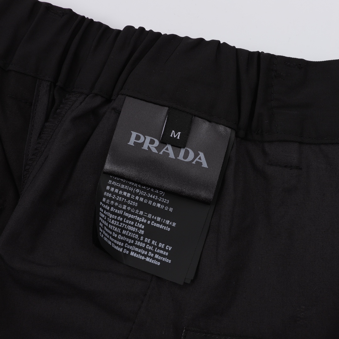 260 PRADA/普拉达 百慕大尼龙侧边口袋工装短裤