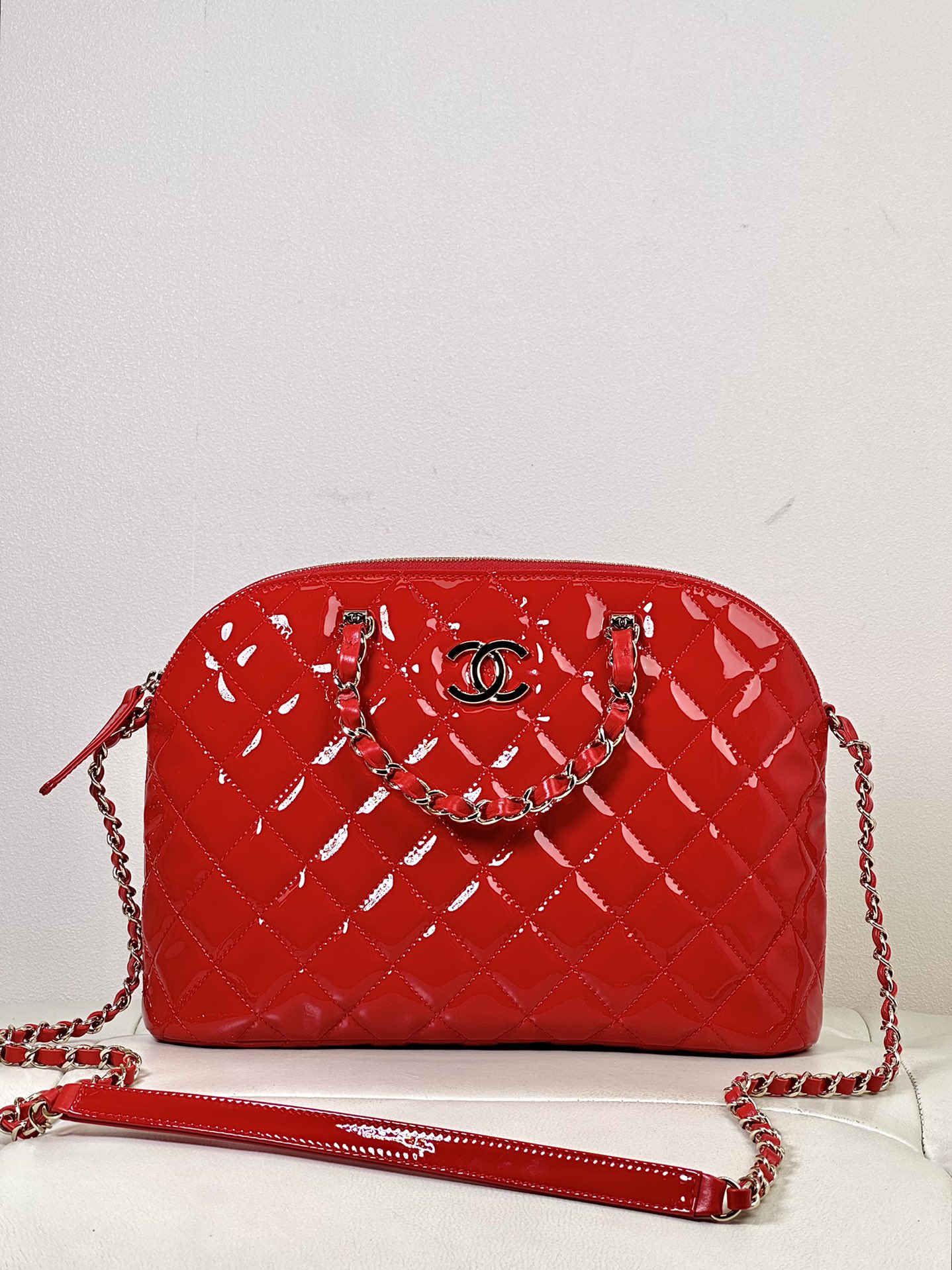CHANEL エナメルミニシェルバッグ オイルワックス光沢カーフ キルティング レザーインターウィーブチェーン ハンドバッグ ショルダー クロスボディ ヴィンテージ キュート 万能-トップクオリティ