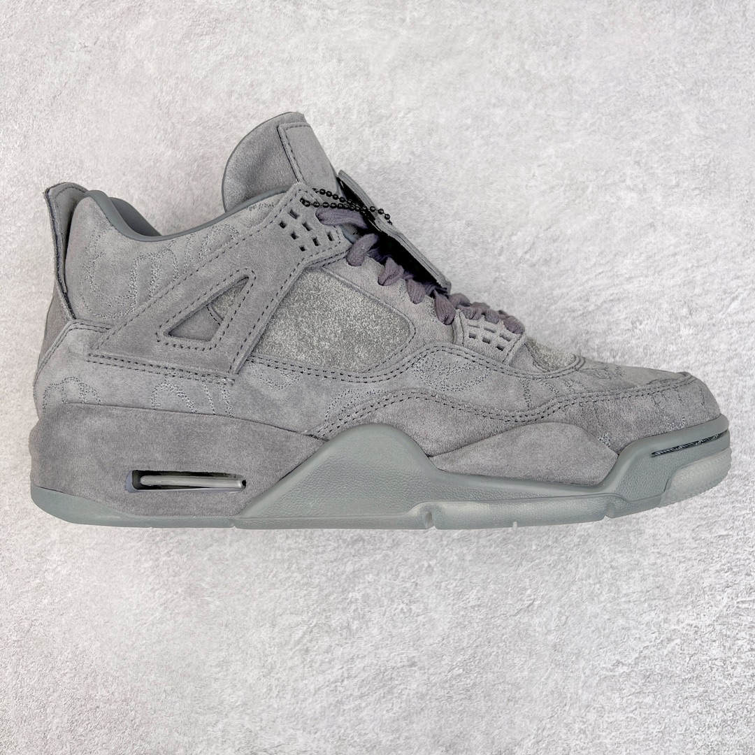 零售💰570 ＃R1/DT纯原 KAWS x Air Jordan AJ4 \”Cool Grey\” 涂鸦联名酷灰 930155-003 翻水经典 历史细节最优 完美出货纯原市场最高工艺复刻 无色差修正 夜光大底调试 涂鸦、色卡与原版基本零差距 原厂麂皮定制 高密度原厂电绣鞋面涂鸦 原盒原配 独家配原鞋拆解开发 原楦原纸板开发 全市场最纯正四代版型 原底真实气垫 回弹反馈充足 完美鞋楦打造 市面最高工艺一切细节如图实拍 所见所得 原装头层皮冲裁 Size：40 40.5 41 42 42.5 43 44 44.5 45 46 47.5 48.5 编码：by5936070-运动鞋