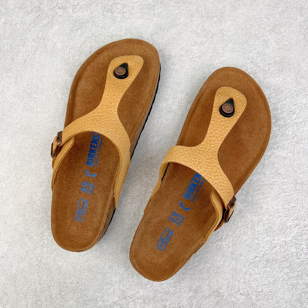 图片[3]-零售💰240 ＃DC Birkenstock Ramses 系列 勃肯夹趾皮革绒面双扣时尚人字拖拖鞋 牛皮绒面革质地柔软 搭配可调节鞋扣提升穿着舒适度 人体工学设计分散脚部压力 保护脚踝 软木乳胶鞋床具有一定的收缩性 长时间穿着后能贴合脚型 EVA鞋底回弹性和抗张性力高 具有良好的防震、缓冲性  四季皆宜 柔软的鞋床采用额外的泡沫缓冲层 提供额外的舒适感和全天支撑 全网独家首发 源于德国的严谨工艺  牛巴戎面 中层松木 EVA 三层组合大底 优质牛皮面料五金扣 出口订单 尺码：35-44 编码：by2936040-运动鞋