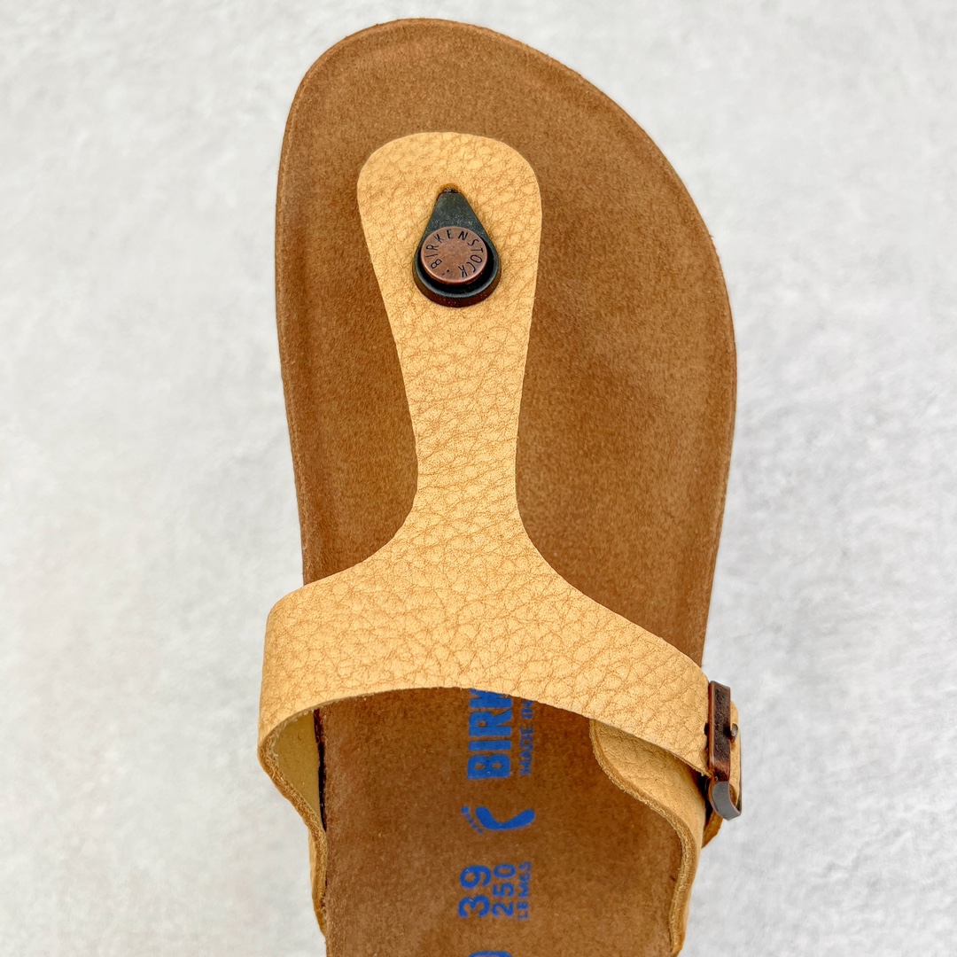 图片[4]-零售💰240 ＃DC Birkenstock Ramses 系列 勃肯夹趾皮革绒面双扣时尚人字拖拖鞋 牛皮绒面革质地柔软 搭配可调节鞋扣提升穿着舒适度 人体工学设计分散脚部压力 保护脚踝 软木乳胶鞋床具有一定的收缩性 长时间穿着后能贴合脚型 EVA鞋底回弹性和抗张性力高 具有良好的防震、缓冲性  四季皆宜 柔软的鞋床采用额外的泡沫缓冲层 提供额外的舒适感和全天支撑 全网独家首发 源于德国的严谨工艺  牛巴戎面 中层松木 EVA 三层组合大底 优质牛皮面料五金扣 出口订单 尺码：35-44 编码：by2936040-运动鞋