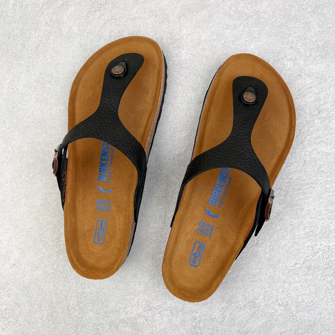 图片[3]-零售💰240 ＃DC Birkenstock Ramses 系列 勃肯夹趾皮革绒面双扣时尚人字拖拖鞋 牛皮绒面革质地柔软 搭配可调节鞋扣提升穿着舒适度 人体工学设计分散脚部压力 保护脚踝 软木乳胶鞋床具有一定的收缩性 长时间穿着后能贴合脚型 EVA鞋底回弹性和抗张性力高 具有良好的防震、缓冲性  四季皆宜 柔软的鞋床采用额外的泡沫缓冲层 提供额外的舒适感和全天支撑 全网独家首发 源于德国的严谨工艺  牛巴戎面 中层松木 EVA 三层组合大底 优质牛皮面料五金扣 出口订单 尺码：35-44 编码：by2936040-运动鞋