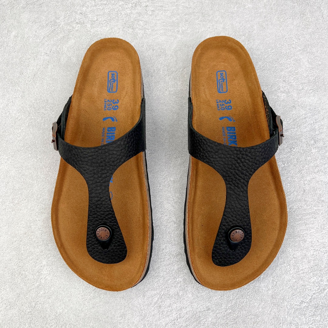 图片[2]-零售💰240 ＃DC Birkenstock Ramses 系列 勃肯夹趾皮革绒面双扣时尚人字拖拖鞋 牛皮绒面革质地柔软 搭配可调节鞋扣提升穿着舒适度 人体工学设计分散脚部压力 保护脚踝 软木乳胶鞋床具有一定的收缩性 长时间穿着后能贴合脚型 EVA鞋底回弹性和抗张性力高 具有良好的防震、缓冲性  四季皆宜 柔软的鞋床采用额外的泡沫缓冲层 提供额外的舒适感和全天支撑 全网独家首发 源于德国的严谨工艺  牛巴戎面 中层松木 EVA 三层组合大底 优质牛皮面料五金扣 出口订单 尺码：35-44 编码：by2936040-运动鞋