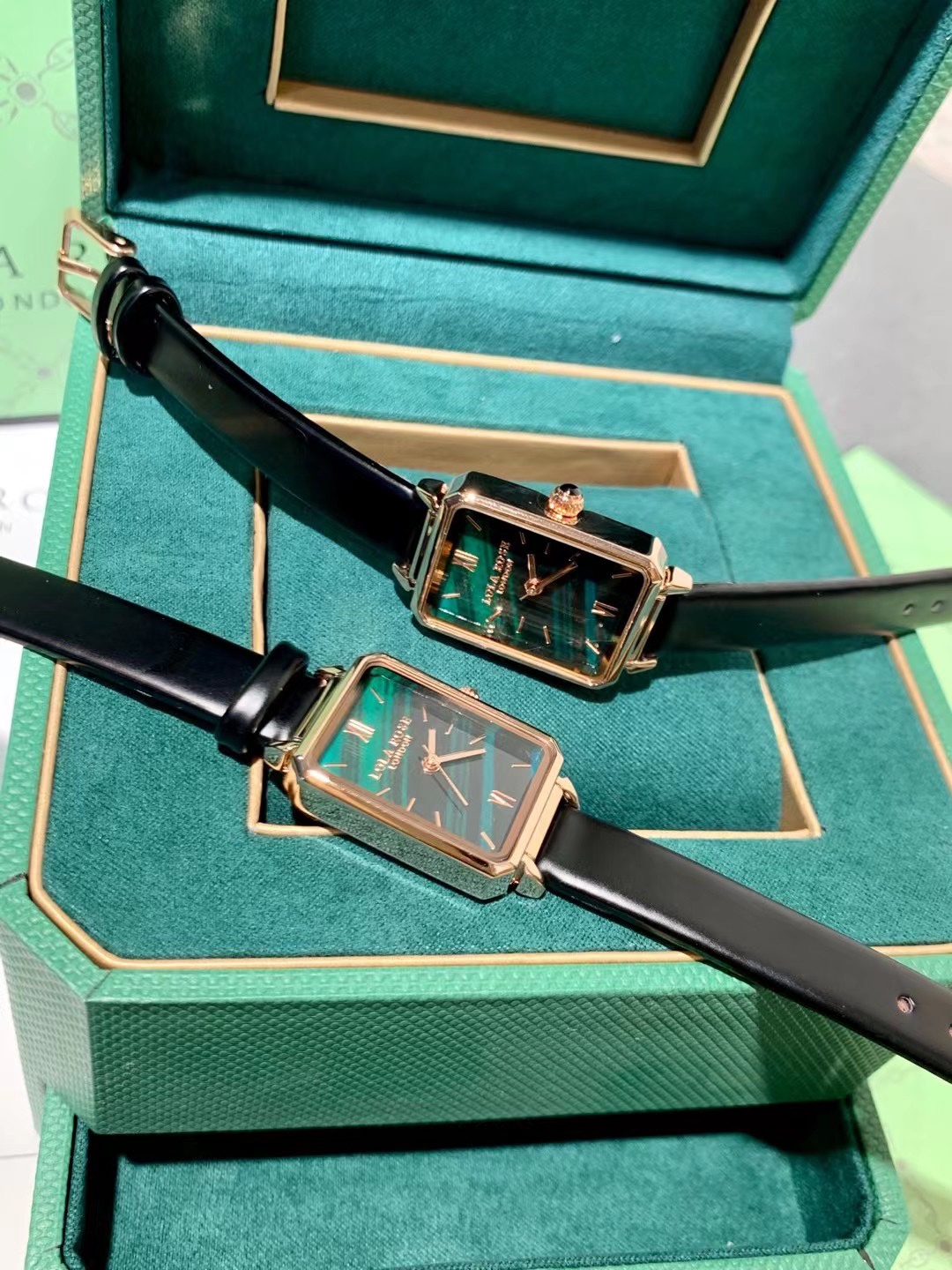 “New Lola Rose Watch: Stylish Green Peacock Design with Swiss Stone, Waterproof” - 图片 7