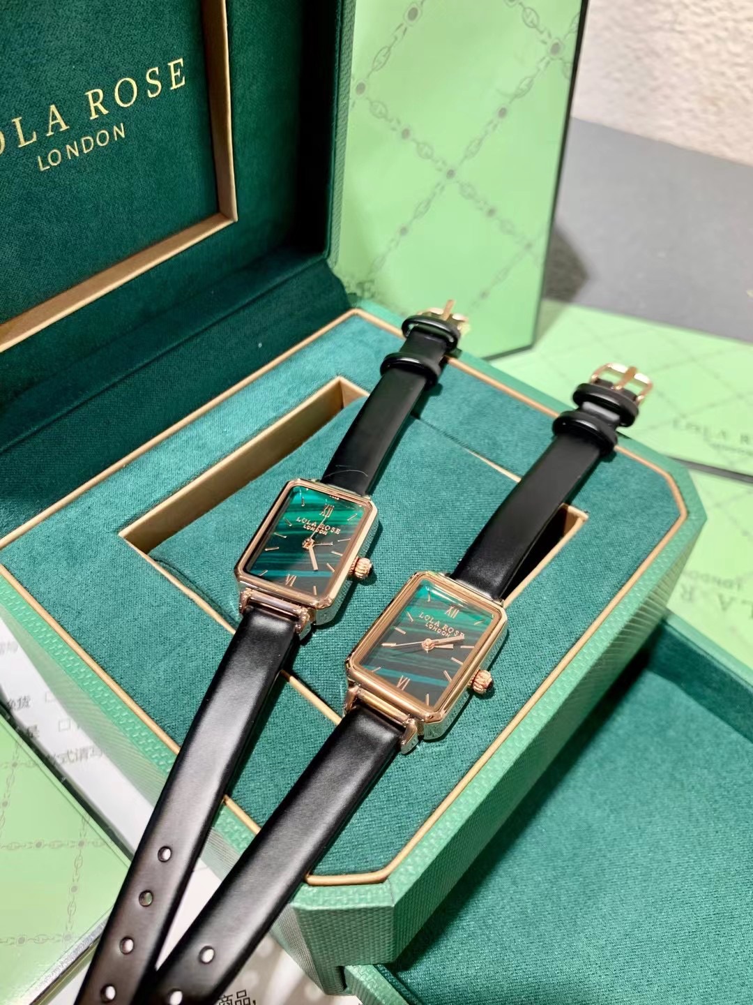“New Lola Rose Watch: Stylish Green Peacock Design with Swiss Stone, Waterproof” - 图片 4