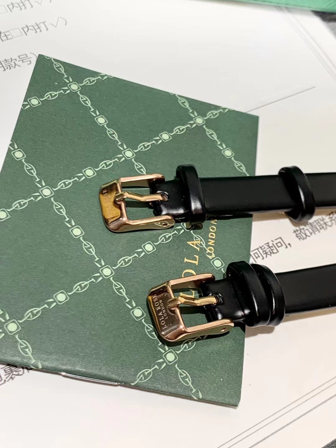 “New Lola Rose Watch: Stylish Green Peacock Design with Swiss Stone, Waterproof” - 图片 8