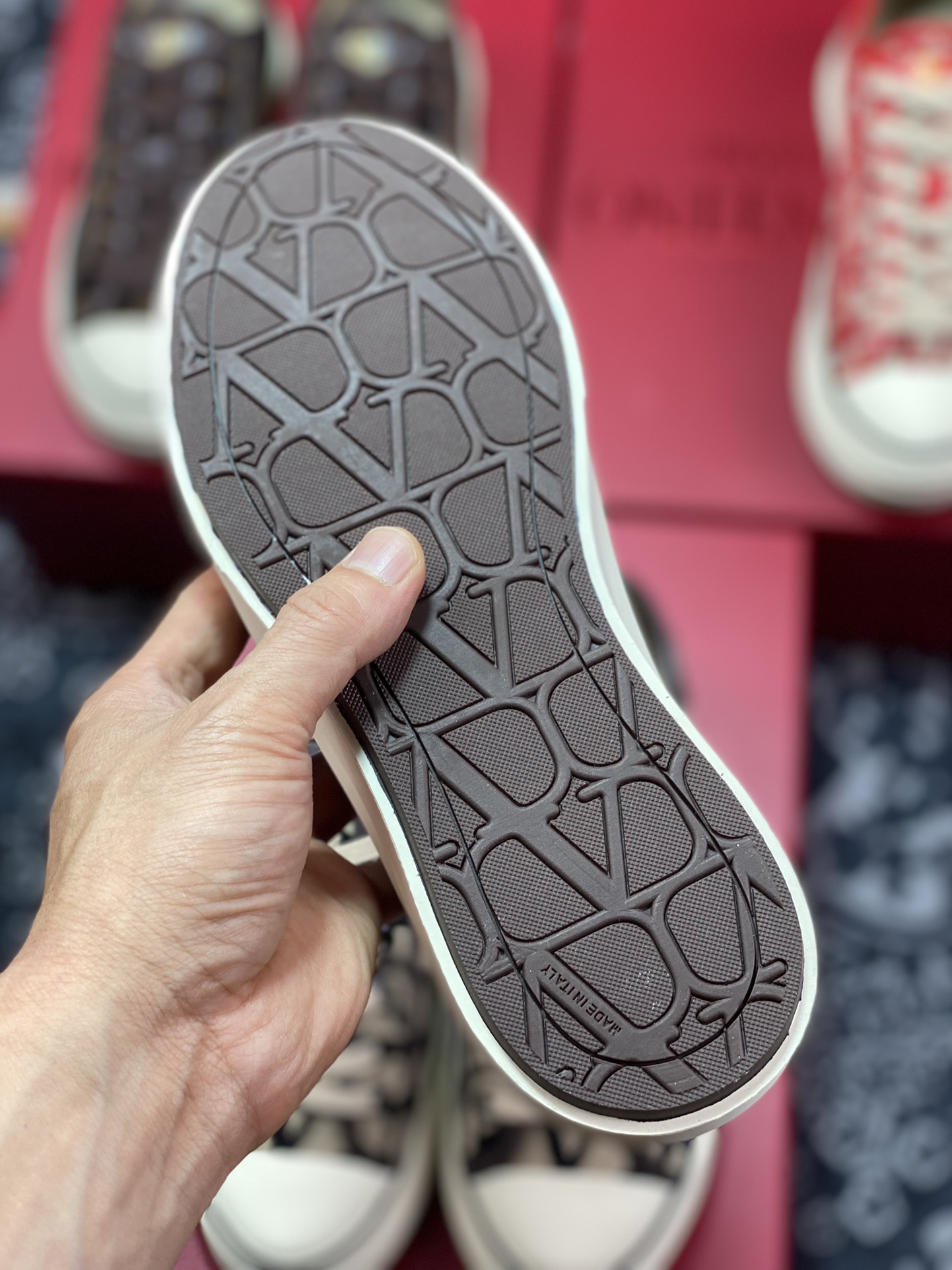 Valentino Garavani Toile Iconographe Totaloop Low Sneake Totaloop series sneakers ”cotton rice white wine red V logo printing surface” WS0GX4RWCJ4A