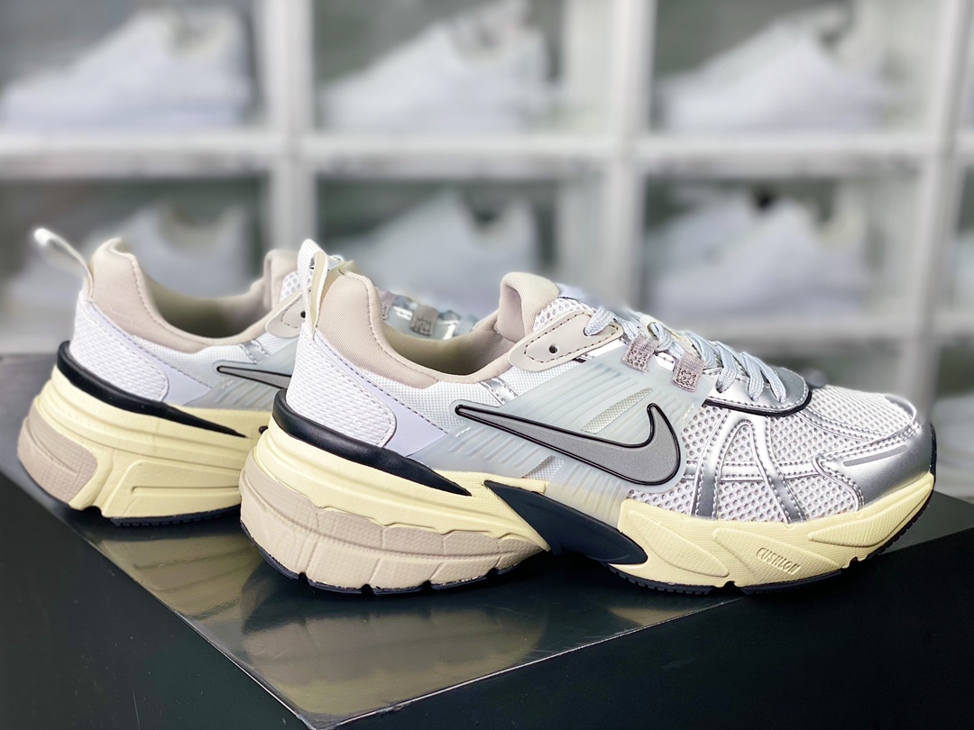 Wmns Runtekk Low ”Summit White/Metallic Silver” retro trendy series jogging shoes ”metallic silver white and black old” FD0736-100