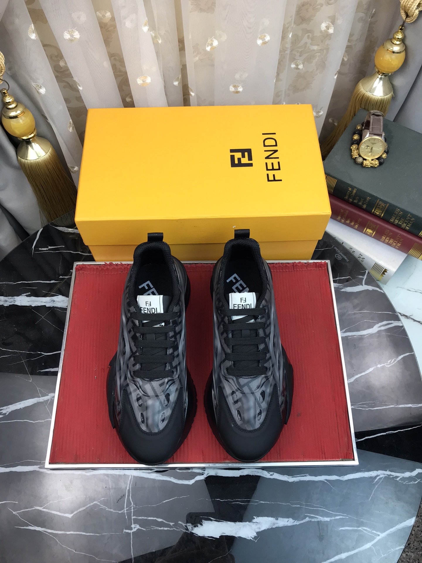 Fendi (FENDI) los hombres de moda zapatos casuales popping venta caliente sitio web oficial 1:1 répl