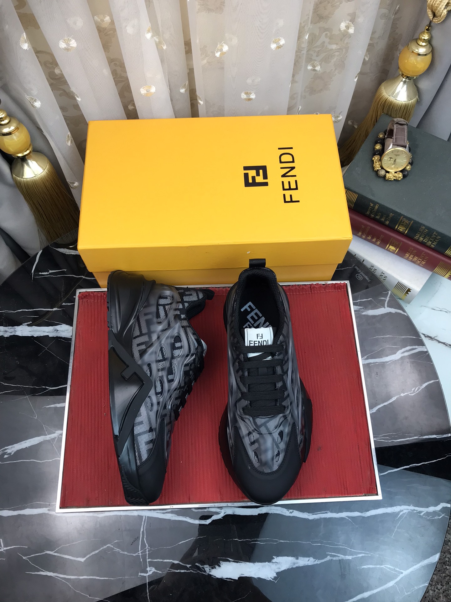 Fendi (FENDI) los hombres de moda zapatos casuales popping venta caliente sitio web oficial 1:1 répl