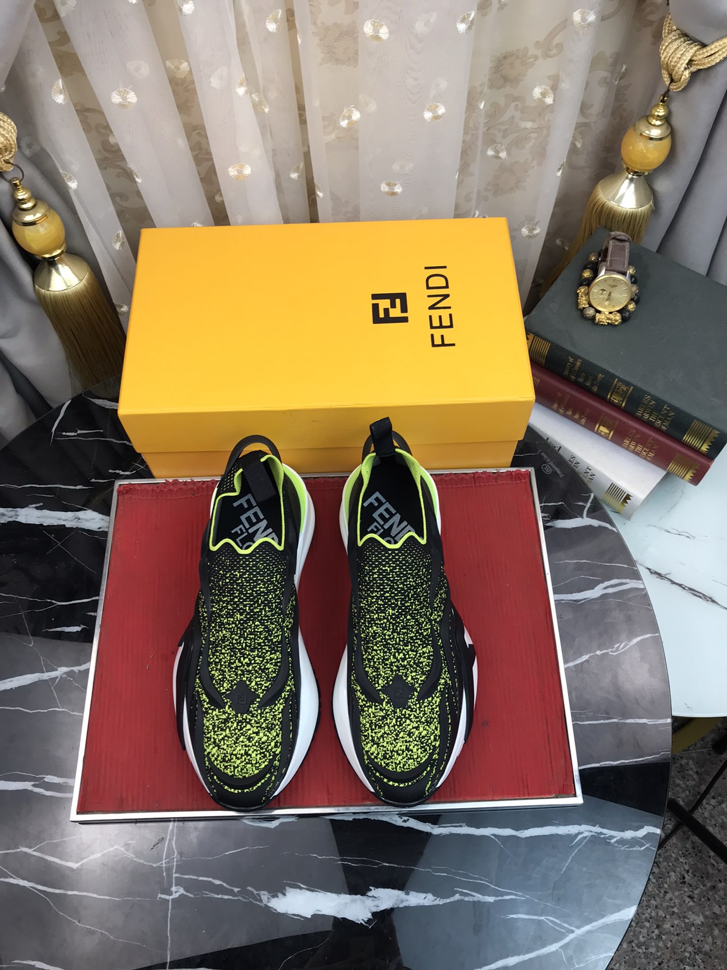 Fendi (FENDI) los hombres de moda zapatos casuales popping venta caliente sitio web oficial 1:1 répl