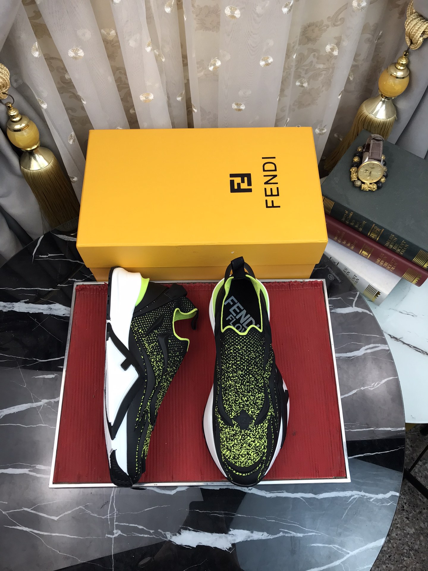 Fendi (FENDI) los hombres de moda zapatos casuales popping venta caliente sitio web oficial 1:1 répl