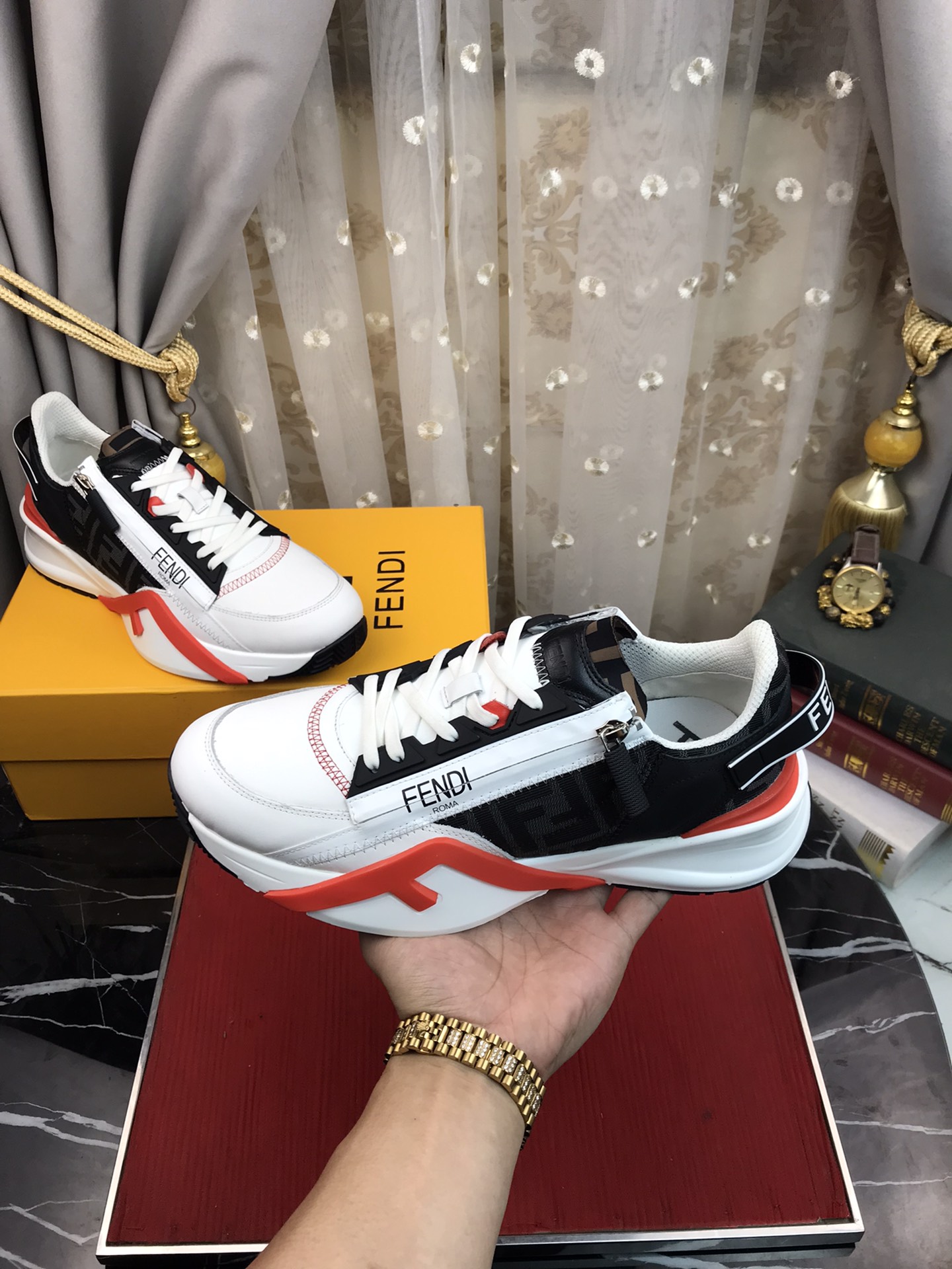 Fendi (FENDI) los hombres de moda zapatos casuales popping venta caliente sitio web oficial 1:1 répl