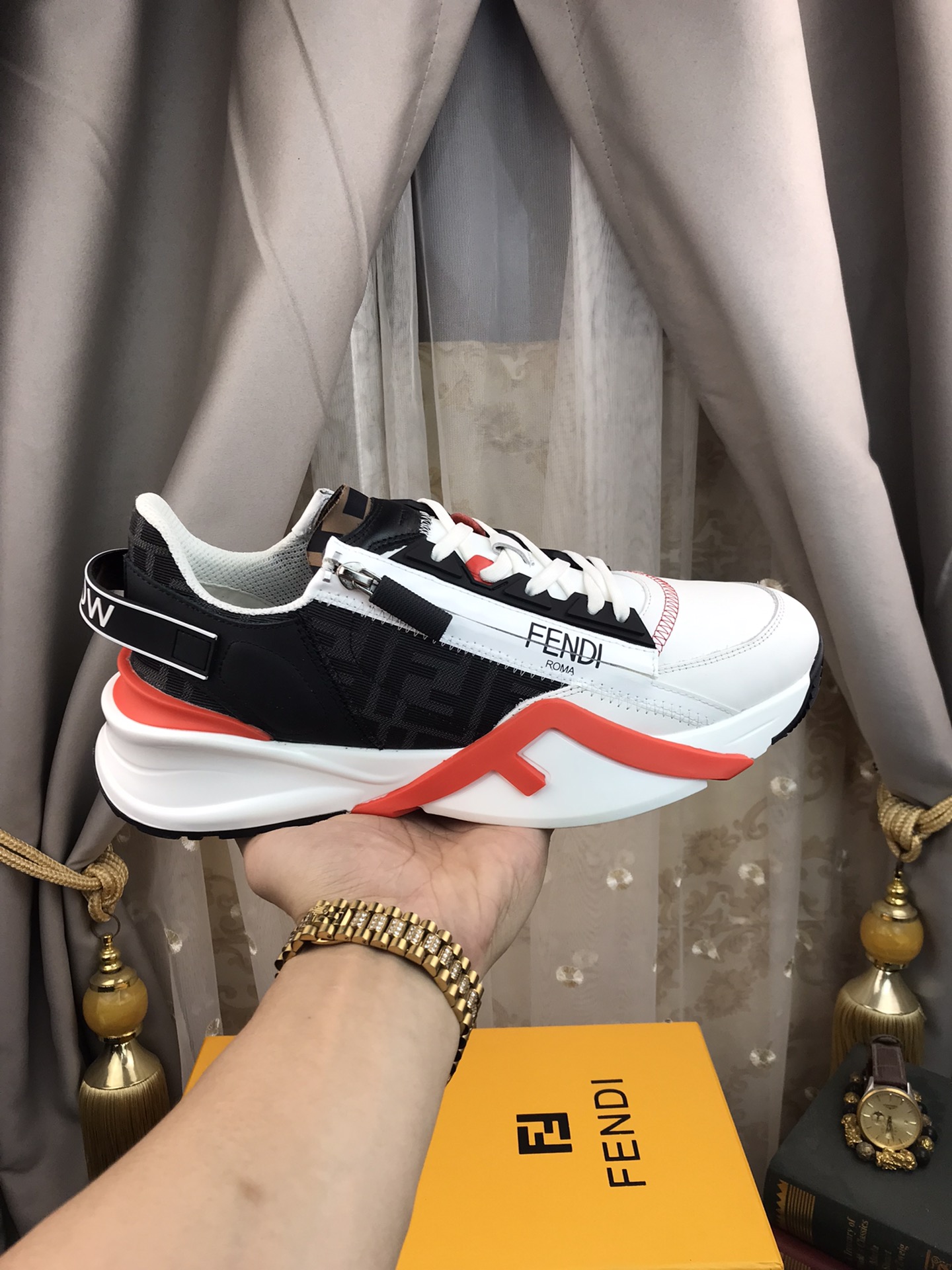 Fendi (FENDI) los hombres de moda zapatos casuales popping venta caliente sitio web oficial 1:1 répl
