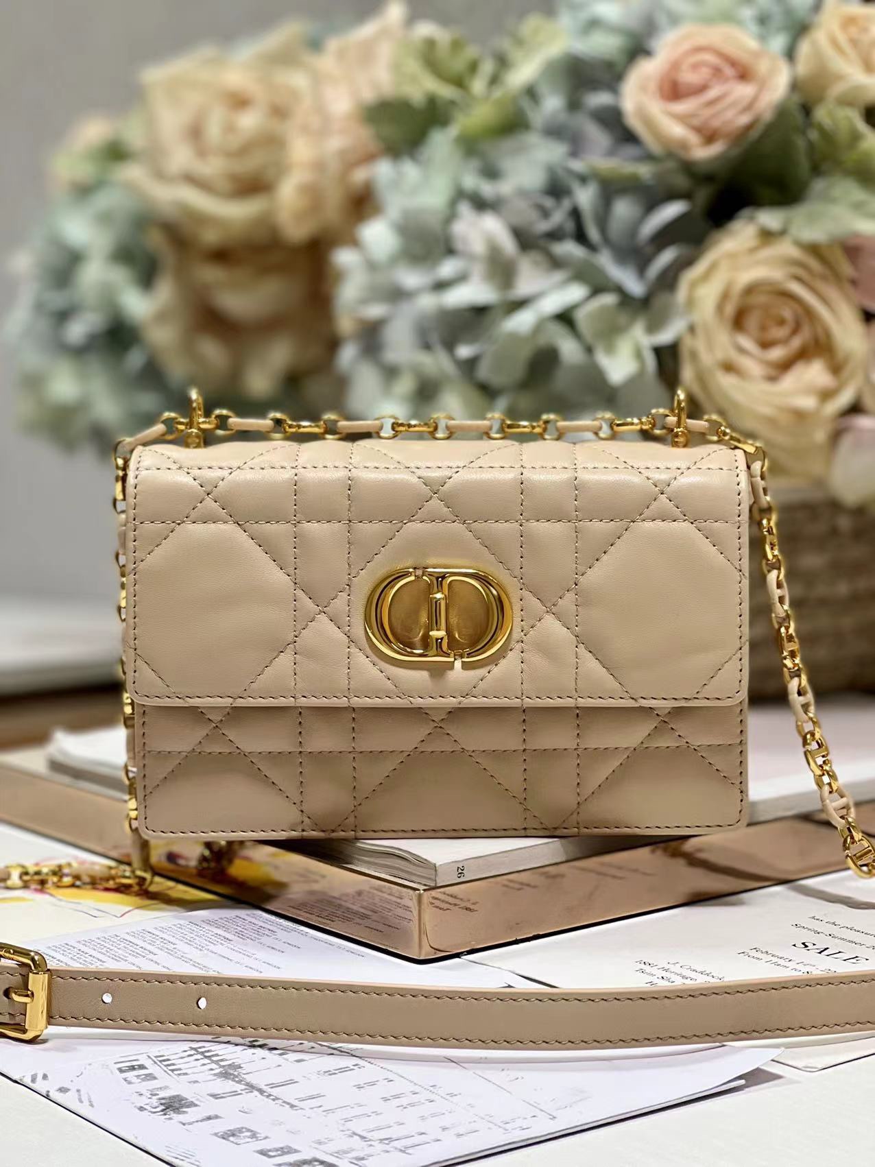 Dior Miss Caro 迷你手袋 米色 羊皮革 藤格纹 链条肩带