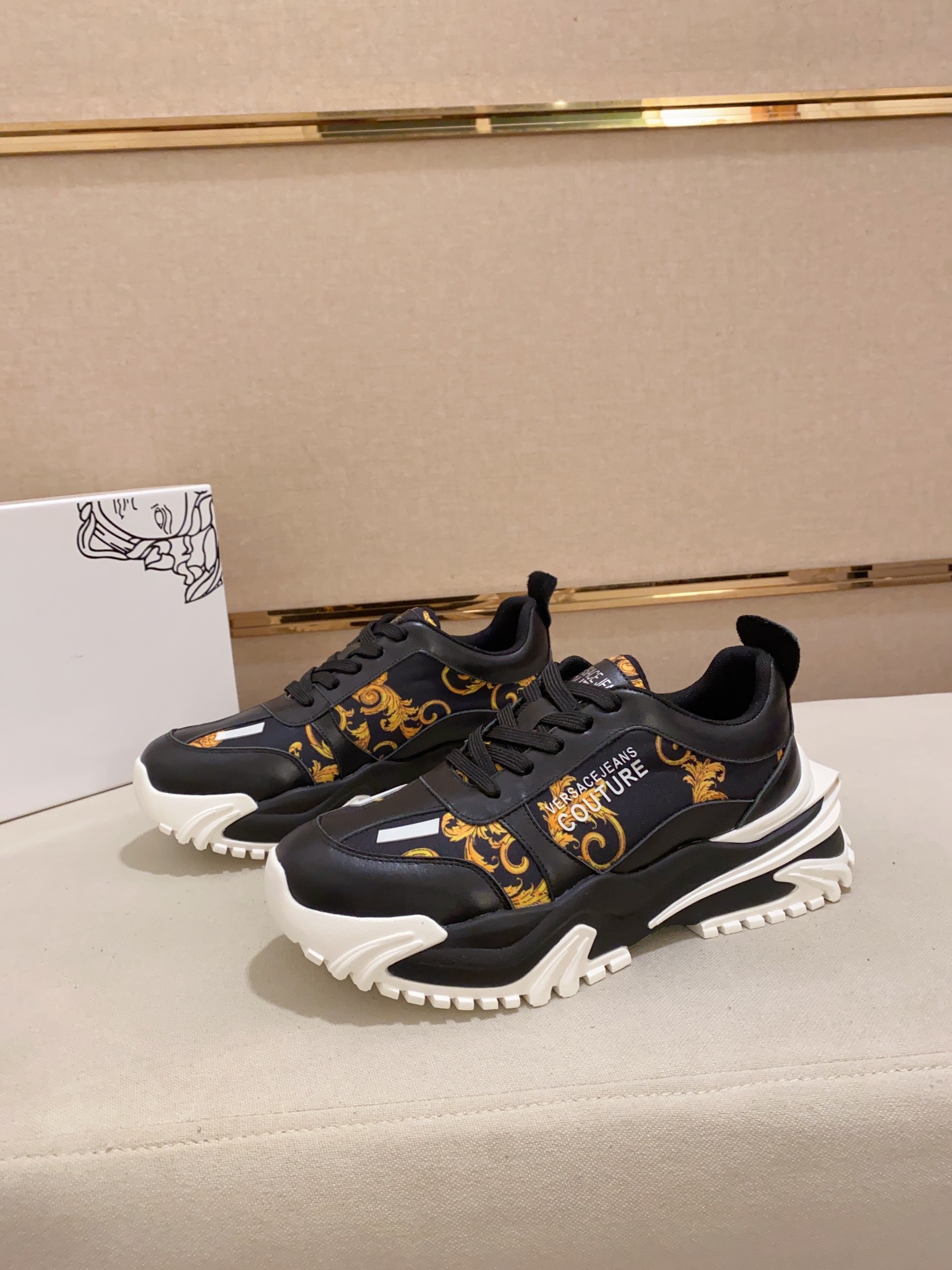 Factory precio Nueva Versace (Versace) superior de piel de vaca importada capa de la cabeza con la m
